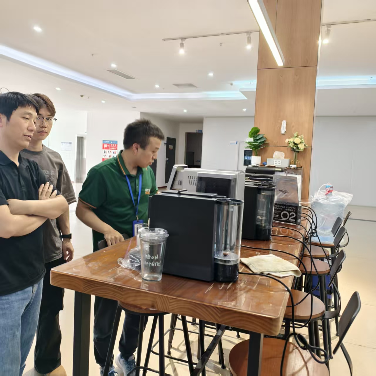 Aosom E-COMMERCE INC. General Manager Tang Visits Seaver & Inspects Fully Automatic Coffee Machine SV205