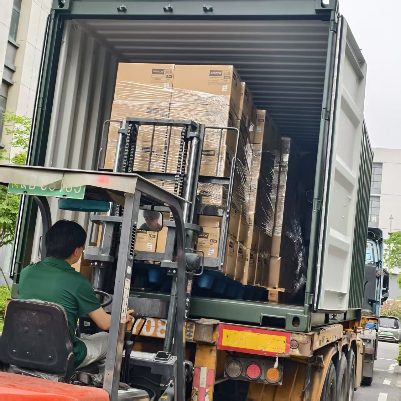 Wéi garantéiert d'professionell Kaffismaschinn Fabrik eng sécher & onzäiteg Containerverschécken fir Globale Keefer?